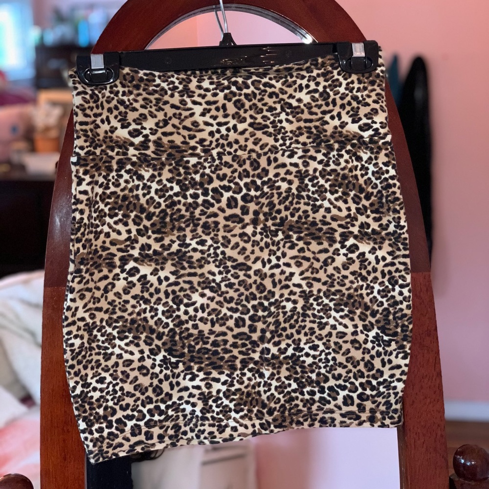 ❗️SOLD❗️ Leopard Print Stretch Mini Skirt